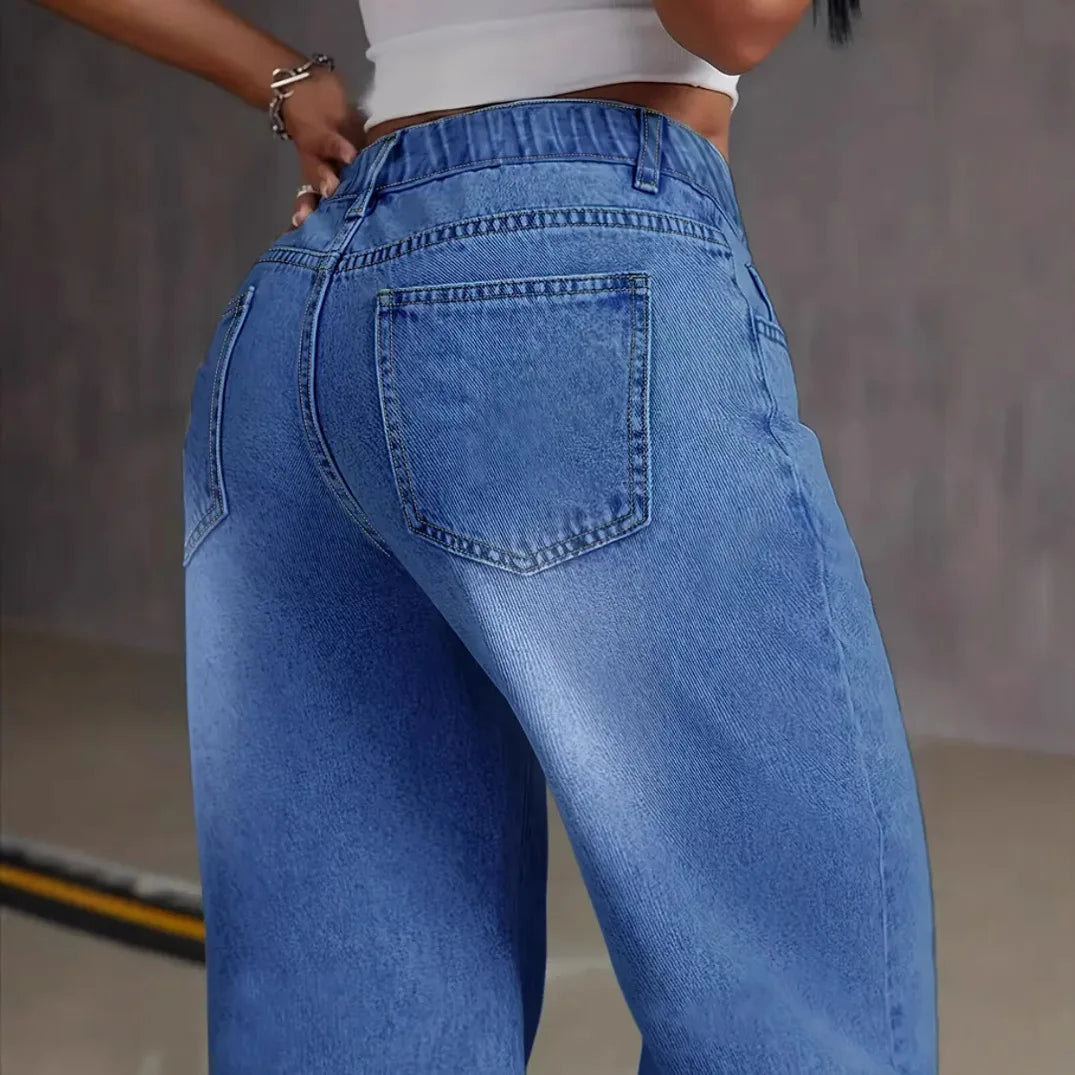 New Fall Collection: Women'S Blue Jeans, a Classic Style with Decorative Pockets Denim Pants.