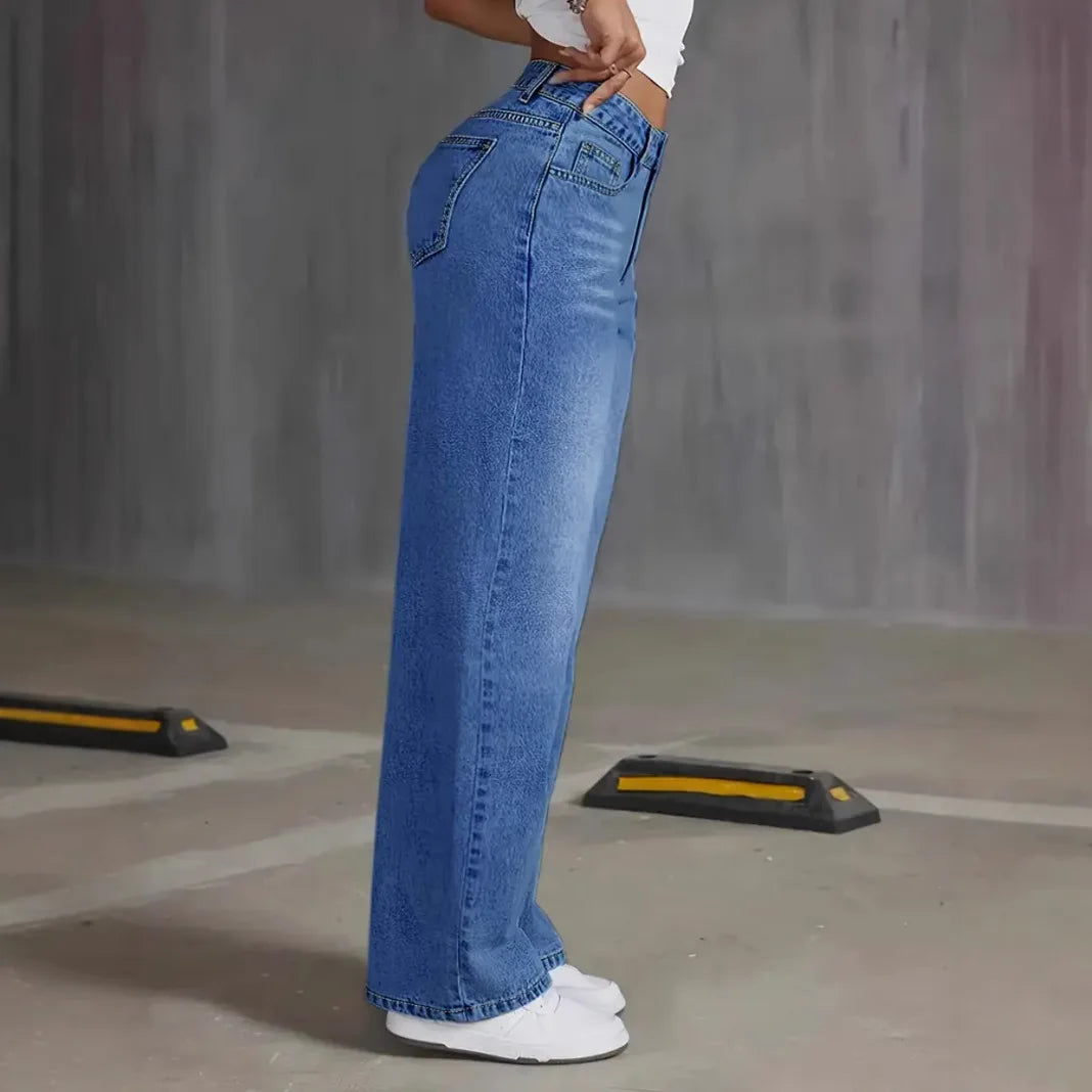 New Fall Collection: Women'S Blue Jeans, a Classic Style with Decorative Pockets Denim Pants.